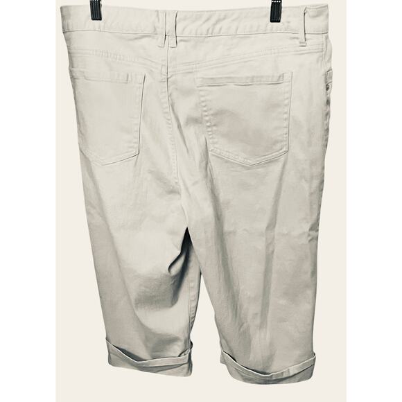 GLORIA VANDERBILT KHAKI SLIMMING CAPRIS, WOMENS, 16, BEIGE KHAKI, CUFFS W/DECOR - Picture 4 of 12